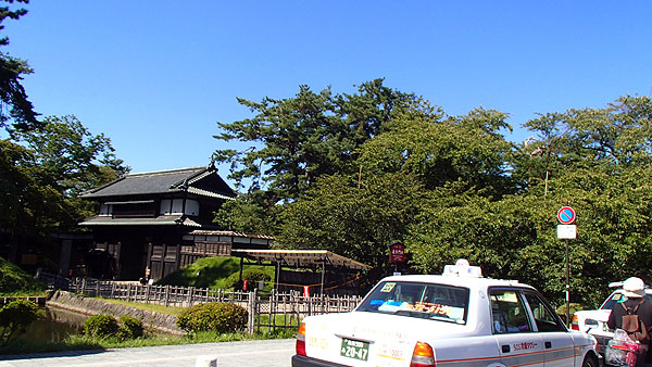 弘前を通過。お城は残念ながら拝めず。